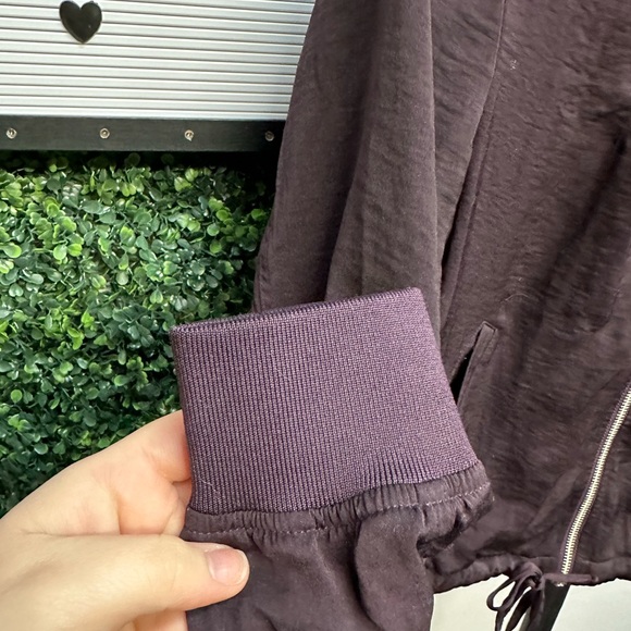 (Sold) H&M light weight jacket - Picture 3 of 4